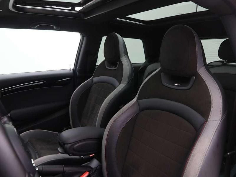 Occasion Mini John Cooper Works 179 PK (131 kW) 2021 Zwart Hatchback