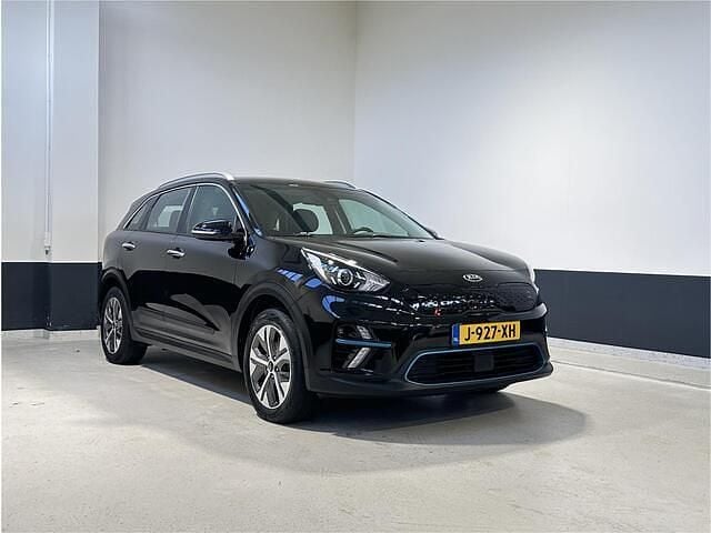 Zwart Gebruikt 2020 Kia e-Niro SUV | € 18.949 (Goede deal) - Afbeelding 1/4