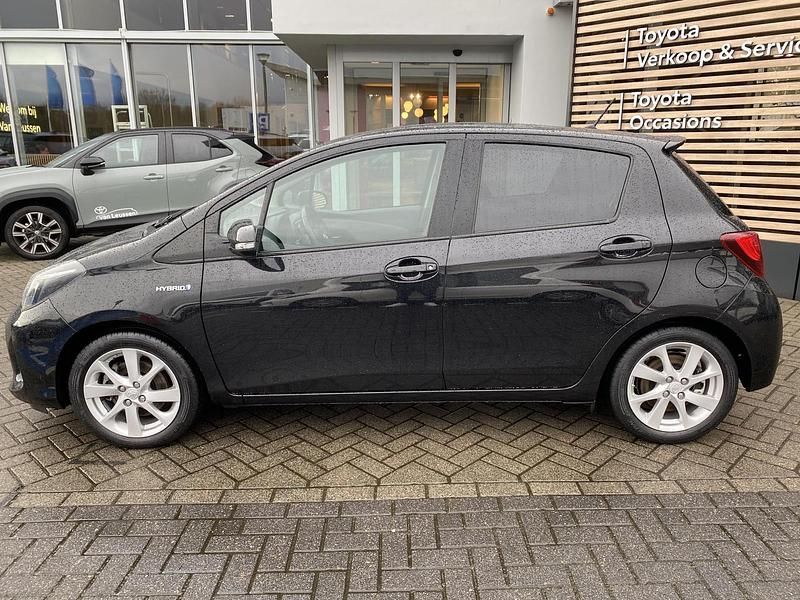 Occasion Toyota Yaris Hybrid 101 PK (74 kW) 2015 Zwart Hatchback