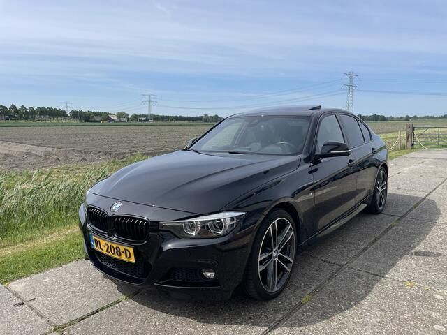 Zwart Gebruikt 2018 BMW 320 Executive Sedan | € 29.850 (Eerlijke prijs) - Afbeelding 1/4