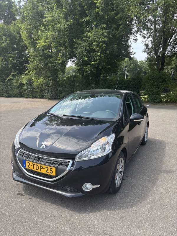 Zwart Gebruikt 2014 Peugeot 208 Envy Hatchback | € 6.500 (Eerlijke prijs) - Afbeelding 1/4