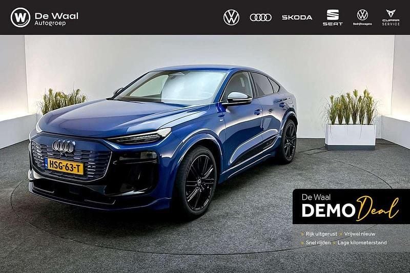 Blauw, metallic lak Occasion 2025 Audi Q6 Sportback e-tron S-Line SUV | € 64.950 (Iets duurder) - Afbeelding 1/3