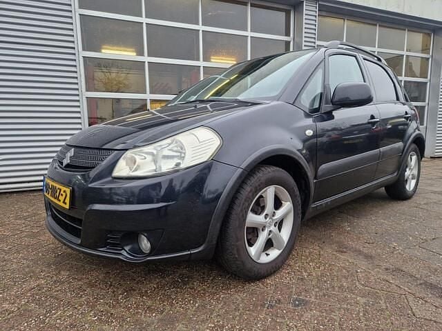 Zwart Gebruikt 2008 Suzuki SX4 MPV | € 2.499 (Eerlijke prijs) - Afbeelding 1/4