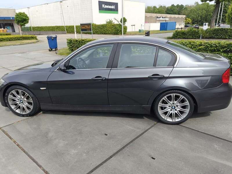 Grijs Gebruikt 2007 BMW 325 Executive Sedan | € 6.999 (Super prijs) - Afbeelding 1/4