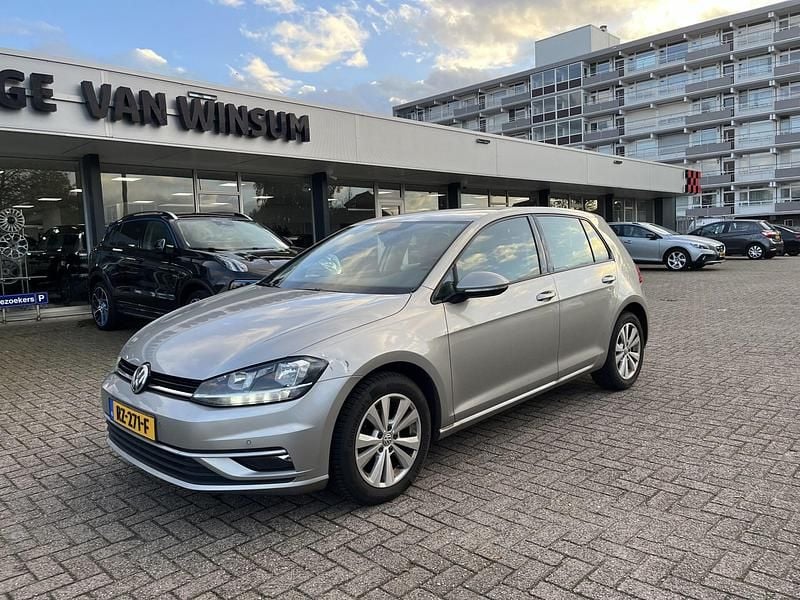 Grijs Gebruikt 2018 VW Golf VII Comfortline Hatchback | € 12.750 (Goede deal) - Afbeelding 1/4