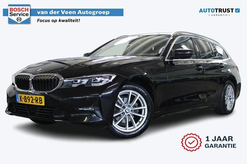 Zwart Gebruikt 2021 BMW 318 Executive Stationwagen | € 26.950 (Eerlijke prijs) - Afbeelding 1/4