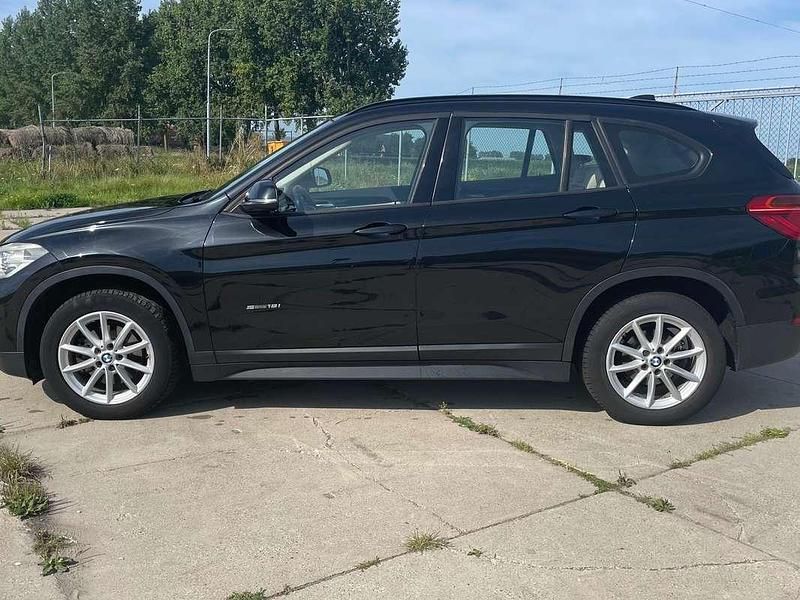 Zwart Gebruikt 2017 BMW X1 SUV | € 14.950 (Goede deal) - Afbeelding 1/4