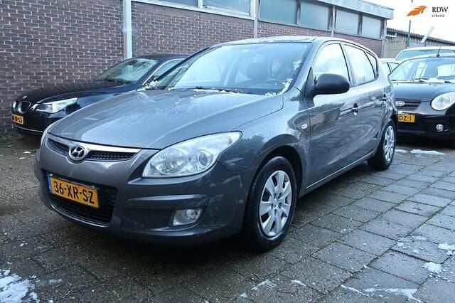 Grijs Occasion 2007 Hyundai i30 Dynamiq Hatchback | € 2.500 (Eerlijke prijs) - Afbeelding 1/4