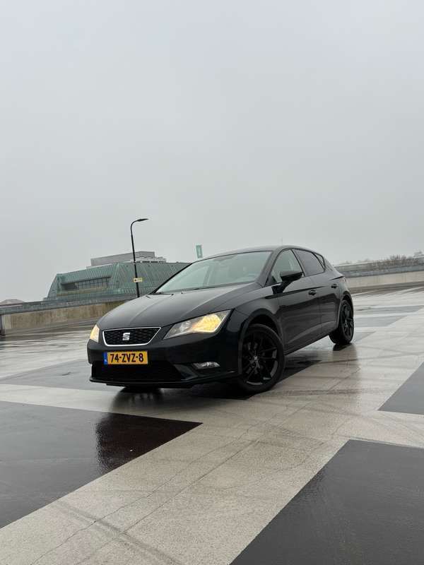 Zwart Gebruikt 2013 Seat Leon Style Stationwagen | € 7.600 (Eerlijke prijs) - Afbeelding 1/4