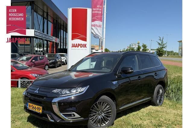 Zwart Gebruikt 2020 Mitsubishi Outlander Edition SUV | € 24.899 (Eerlijke prijs) - Afbeelding 1/4