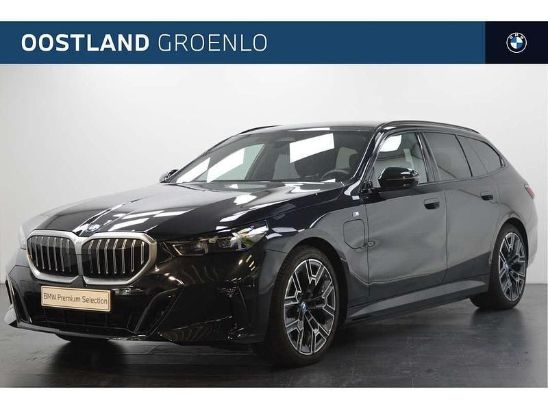 Zwart, metallic lak Gebruikt 2024 BMW 530 M Sport Stationwagen | € 63.950 - Afbeelding 1/4