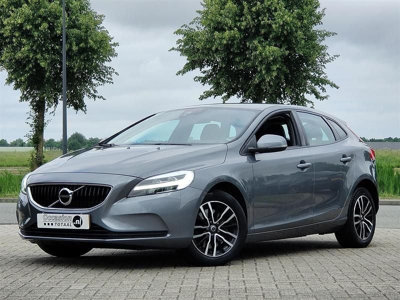 Grijs Gebruikt 2019 Volvo V40 Stationwagen | € 19.950 (Duur) - Afbeelding 1/4