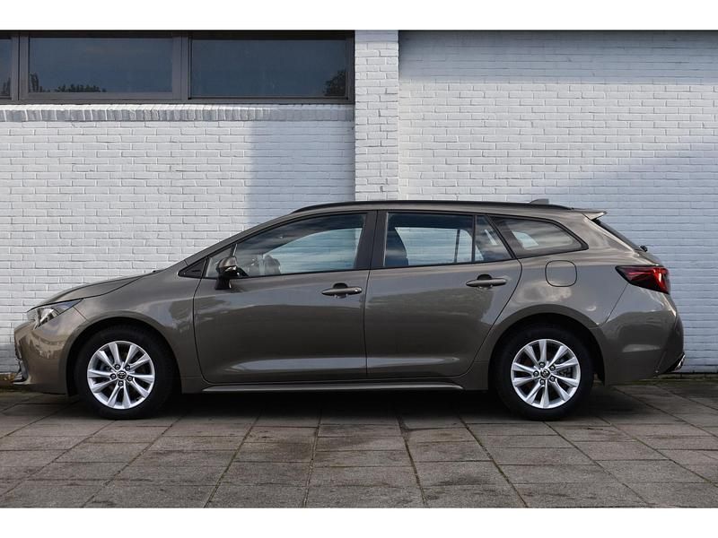 Occasion Toyota Corolla Hybrid Active 98 PK (72 kW) 2023 Bruin Stationwagen