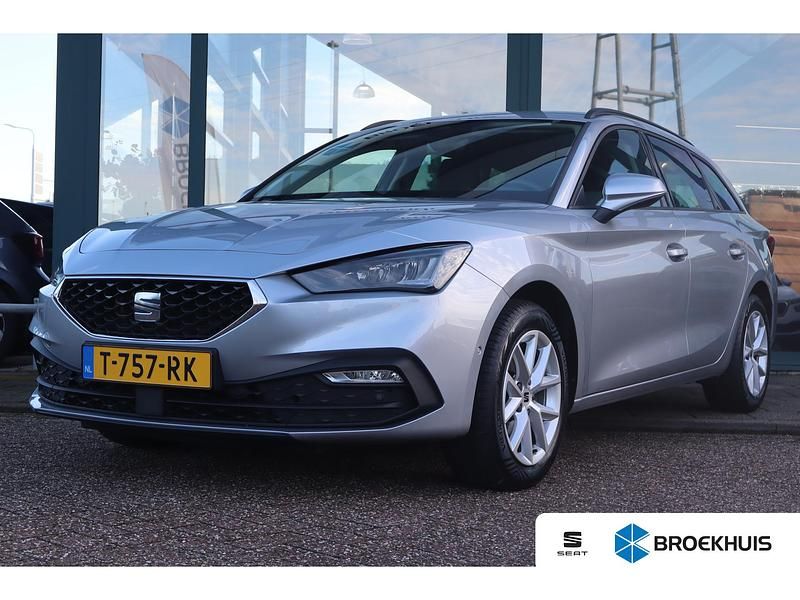 Grijs Gebruikt 2023 Seat Leon Business Stationwagen | € 22.895 (Eerlijke prijs) - Afbeelding 1/4