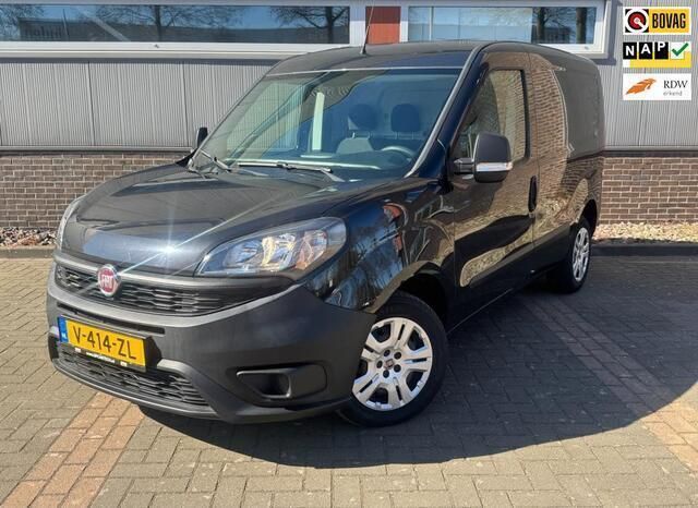 Zwart Gebruikt 2019 Fiat Doblò MPV | € 8.550 (Eerlijke prijs) - Afbeelding 1/4