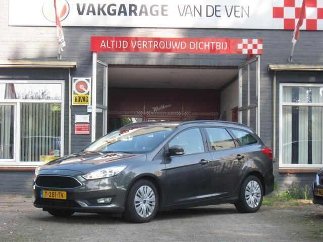 Grijs Gebruikt 2016 Ford Focus Trend Stationwagen | € 14.250 (Iets duurder) - Afbeelding 1/4