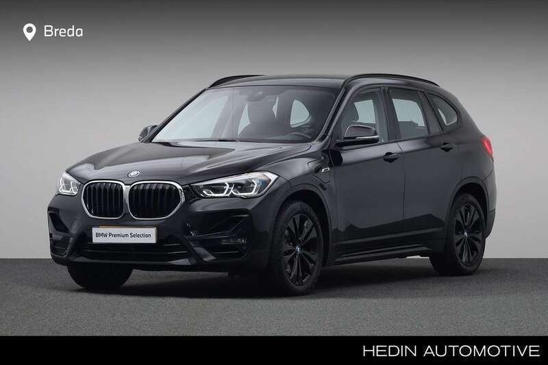 Zwart, metallic lak Gebruikt 2022 BMW X1 Sport Line SUV | € 34.880 (Iets duurder) - Afbeelding 1/4