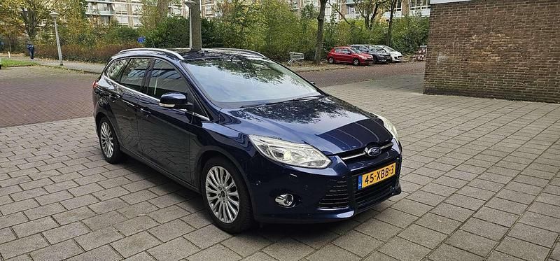 Blauw Occasion 2012 Ford Focus Stationwagen | € 3.500 (Duur) - Afbeelding 1/4