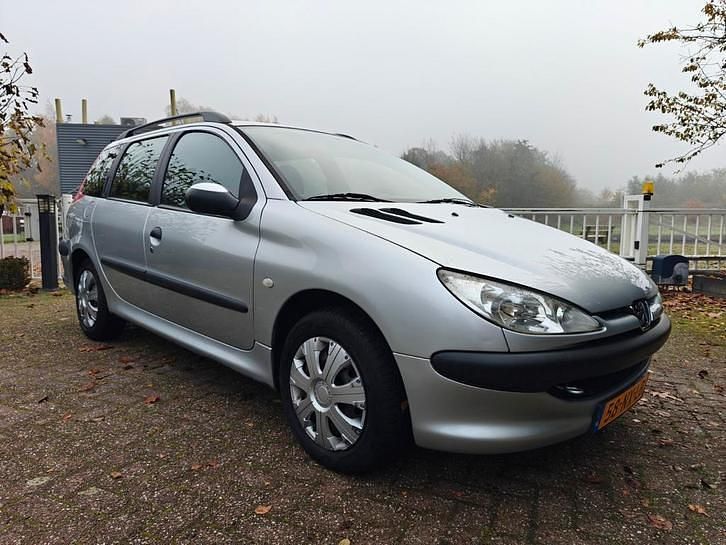 Gebruikt 2004 Peugeot 206 Stationwagen | € 950 (Iets duurder) - Afbeelding 1/4