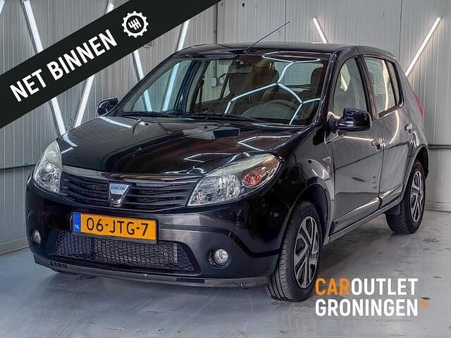Zwart Gebruikt 2009 Dacia Sandero Lauréate Hatchback | € 2.490 (Eerlijke prijs) - Afbeelding 1/4