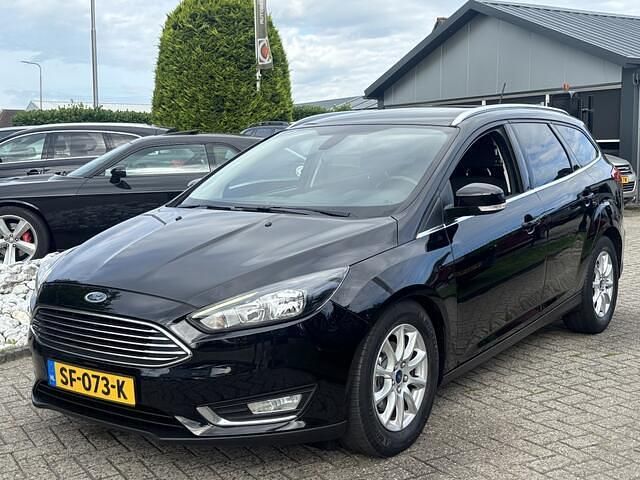 Zwart Gebruikt 2017 Ford Focus Titanium Stationwagen | € 7.950 (Iets duurder) - Afbeelding 1/4