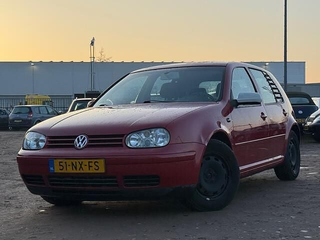 Rood Occasion 2004 VW Golf IV Highline Hatchback | € 1.495 (Super prijs) - Afbeelding 1/4