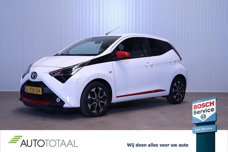 Wit Gebruikt 2021 Toyota Aygo Hatchback | € 14.950 (Iets duurder) - Afbeelding 1/4