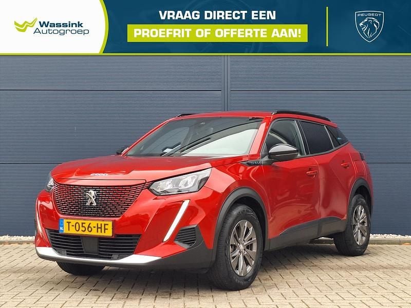 Rood Gebruikt 2023 Peugeot e-2008 Style SUV | € 20.390 (Goede deal) - Afbeelding 1/4