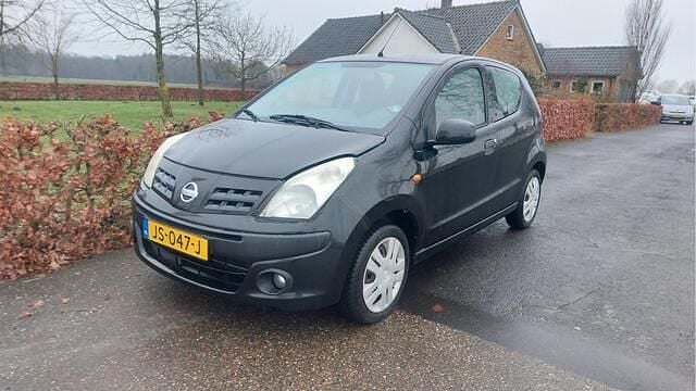Zwart (metallic) Occasion 2009 Nissan Pixo Visia Hatchback | € 1.350 (Goede deal) - Afbeelding 1/4