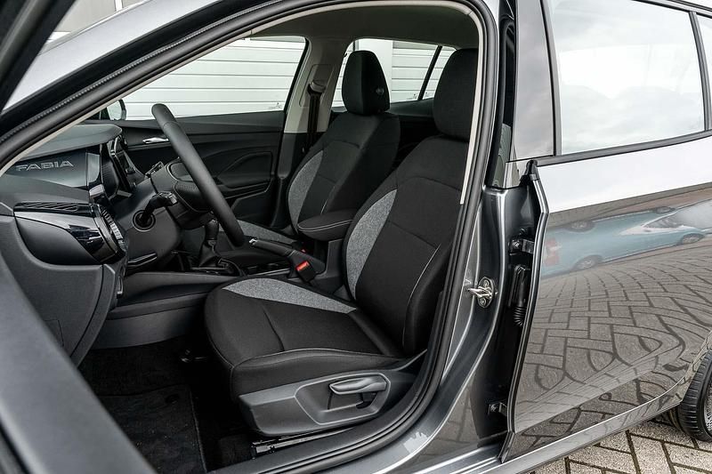 Occasion Skoda Fabia Essence 95 PK (69 kW) 2024 Grijs Hatchback