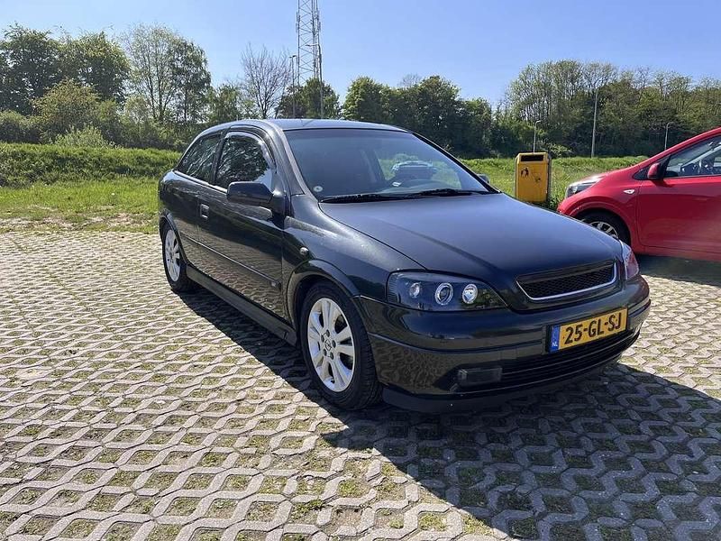 Occasion Opel Astra Edition 147 PK (108 kW) 2001 Zwart Hatchback