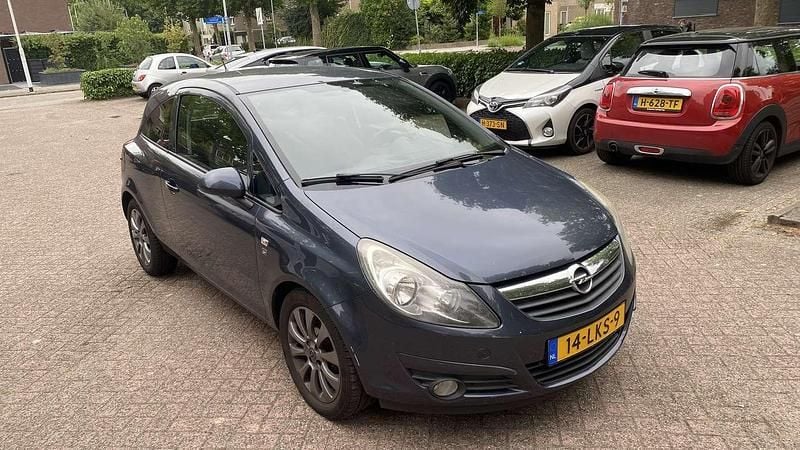 Gebruikt 2010 Opel Corsa Color Edition Sedan | € 3.000 (Eerlijke prijs) - Afbeelding 1/4