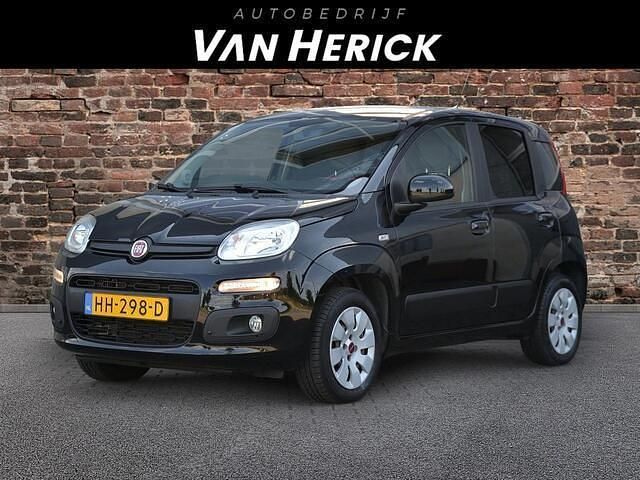 Zwart Gebruikt 2015 Fiat Panda Lounge Hatchback | € 8.945 (Eerlijke prijs) - Afbeelding 1/4
