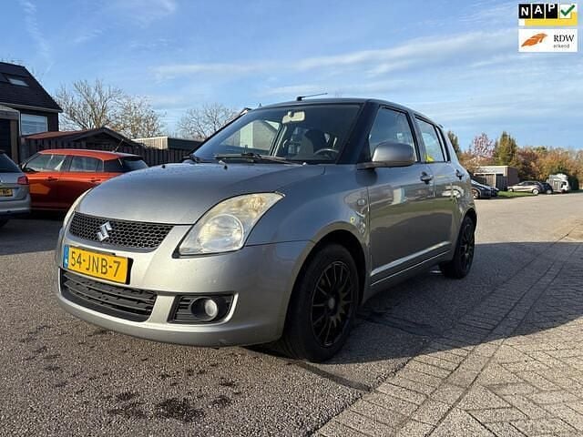 Grijs Gebruikt 2009 Suzuki Swift Hatchback | € 3.950 (Eerlijke prijs) - Afbeelding 1/4