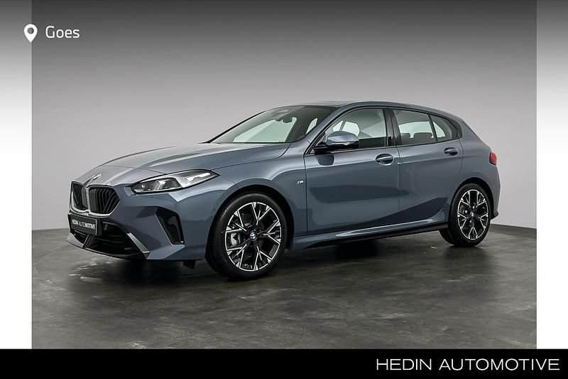 Blauw Occasion 2024 BMW 120 Comfort Edition Hatchback | € 52.880 - Afbeelding 1/4