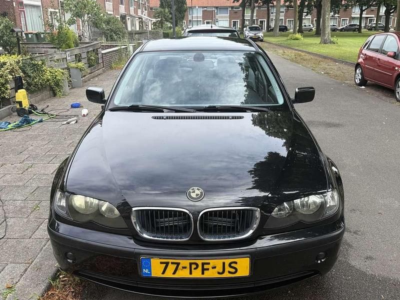 Zwart Gebruikt 2004 BMW 316 Sedan | € 2.750 (Eerlijke prijs) - Afbeelding 1/4