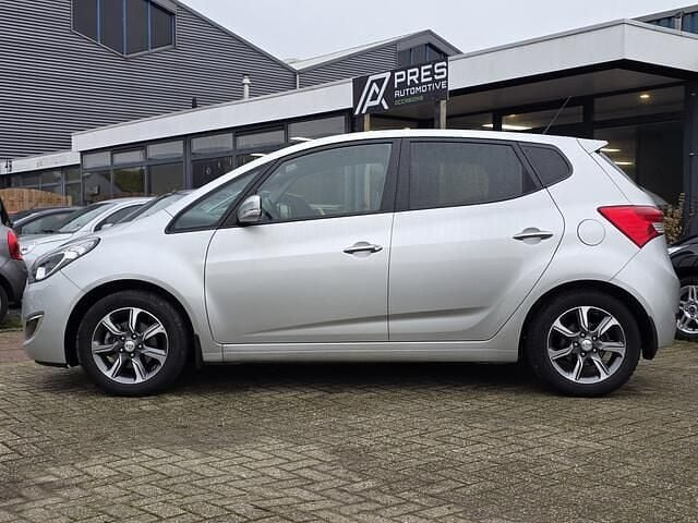Grijs Gebruikt 2017 Hyundai ix20 GO! Hatchback | € 14.450 (Goede deal) - Afbeelding 1/4