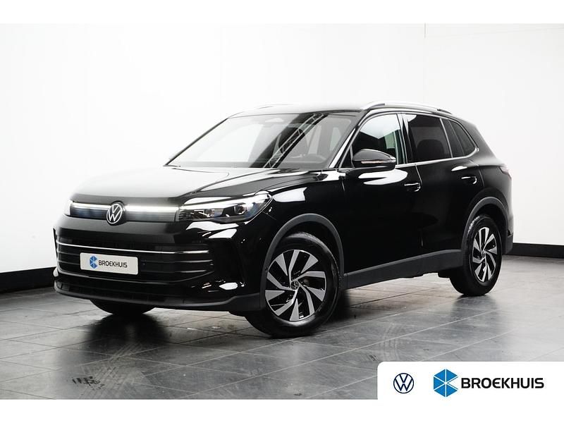Zwart Gebruikt 2025 VW Tiguan Life SUV | € 45.795 (Super prijs) - Afbeelding 1/4