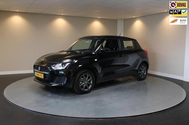 Zwart Gebruikt 2023 Suzuki Swift Comfort Hatchback | € 17.440 (Goede deal) - Afbeelding 1/4