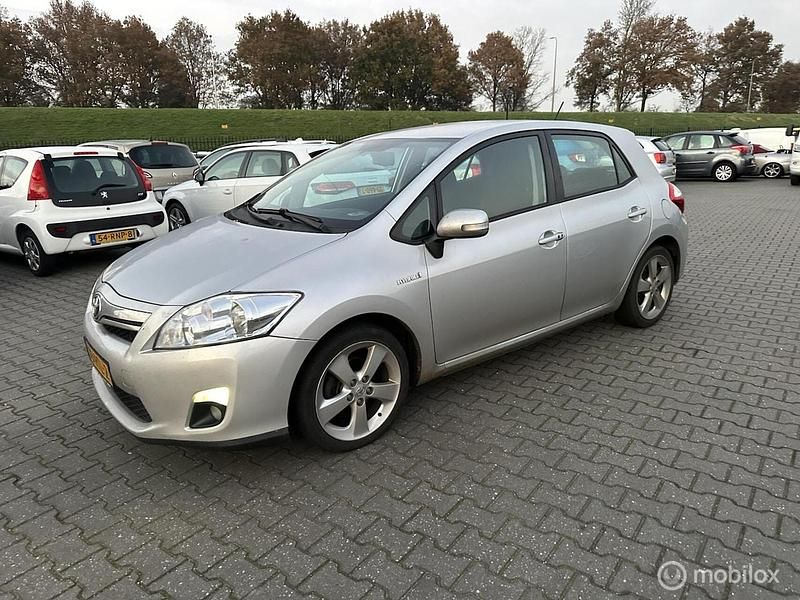 Grijs Gebruikt 2011 Toyota Auris Hybrid Hatchback | € 4.650 - Afbeelding 1/4