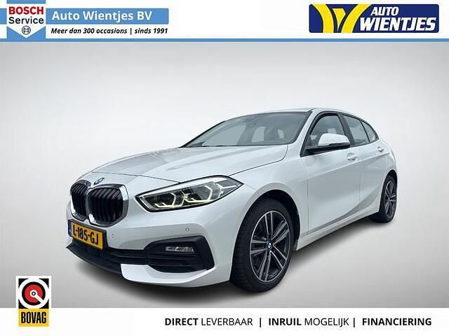 Wit Gebruikt 2021 BMW 118 Hatchback | € 17.750 (Goede deal) - Afbeelding 1/4