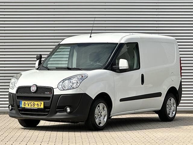 Wit Gebruikt 2011 Fiat Doblò MPV | € 4.450 (Eerlijke prijs) - Afbeelding 1/4