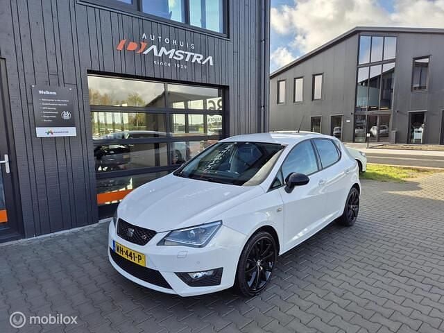 Wit Gebruikt 2017 Seat Ibiza CONNECT Hatchback | € 9.950 (Eerlijke prijs) - Afbeelding 1/4