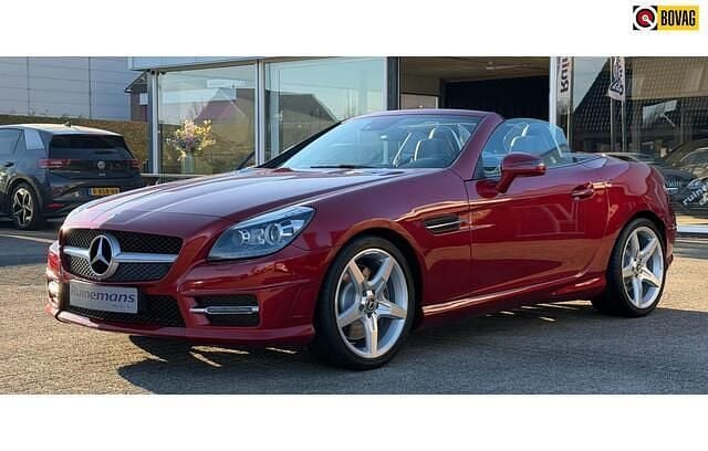Rood (metallic) Gebruikt 2016 Mercedes SLK350 AMG Cabriolet | € 37.995 (Duur) - Afbeelding 1/4