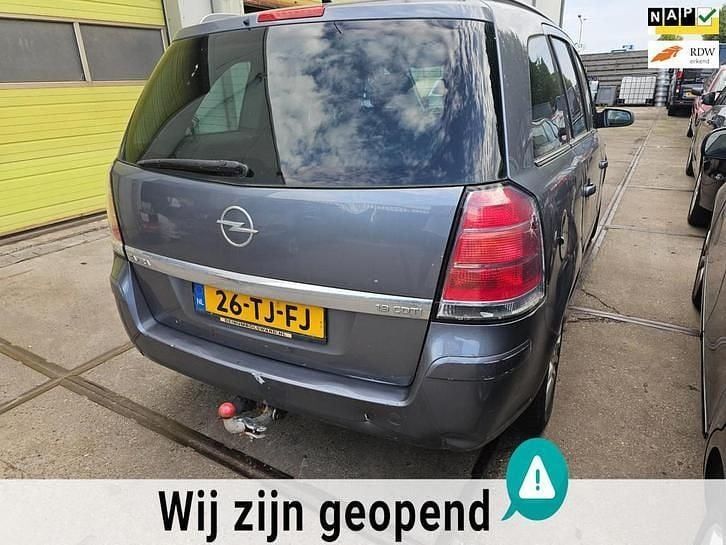 Grijs (metallic) Gebruikt 2006 Opel Zafira Cosmo MPV | € 498 (Goede deal) - Afbeelding 1/4