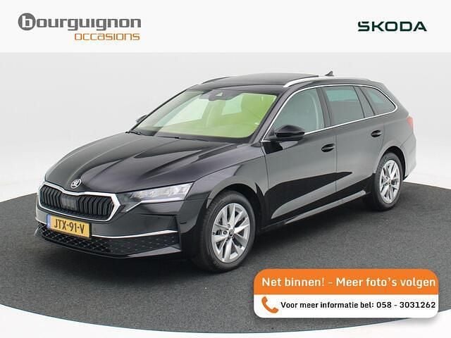 Zwart Occasion 2025 Skoda Octavia Business Line Stationwagen | € 35.850 (Duur) - Afbeelding 1/4