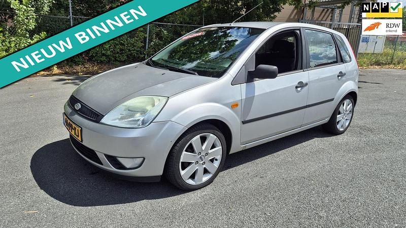 Grijs Occasion 2004 Ford Fiesta Futura Hatchback | € 999 (Goede deal) - Afbeelding 1/4