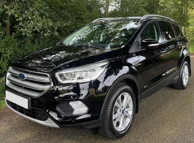 Zwart Gebruikt 2017 Ford Kuga Titanium SUV | € 16.350 (Eerlijke prijs) - Afbeelding 1/4