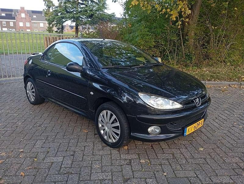 Gebruikt 2004 Peugeot 206 CC Tendance Cabriolet | € 895 (Goede deal) - Afbeelding 1/4