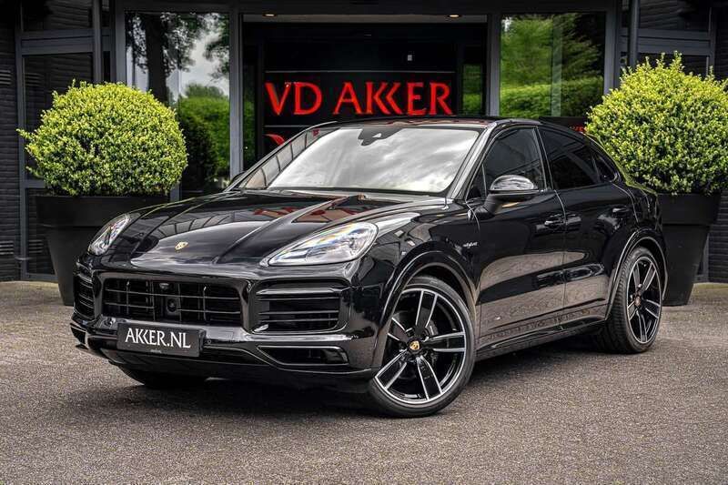 Zwart Gebruikt 2023 Porsche Cayenne Platinum Edition SUV | € 105.880 - Afbeelding 1/4